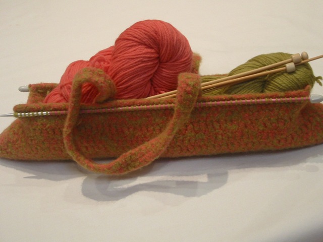 Felted Crochet Bag Pattern - Wow &apos;em! - Crafting with wool - fun